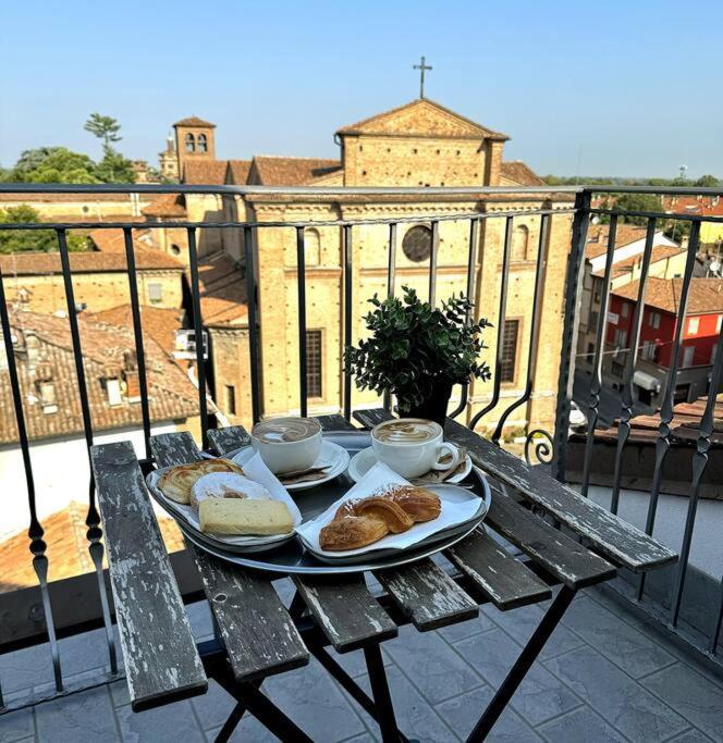 Mansarda Con Vista In Centro A Piacenza Apartment Exterior photo