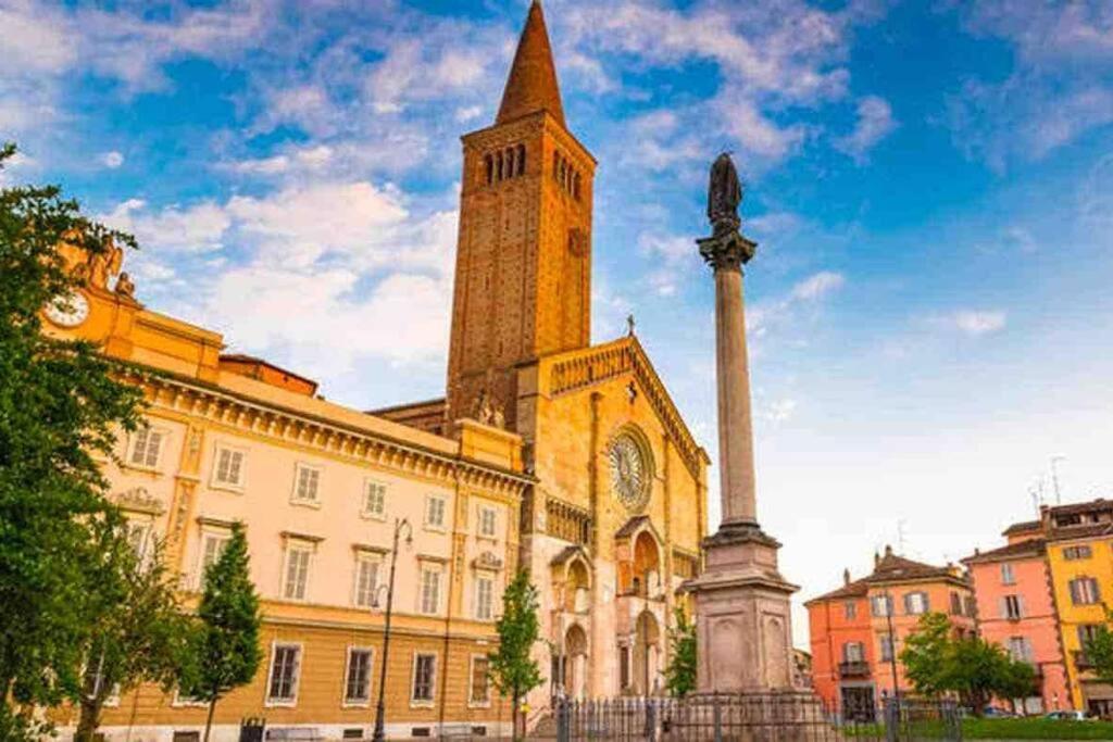 Mansarda Con Vista In Centro A Piacenza Apartment Exterior photo