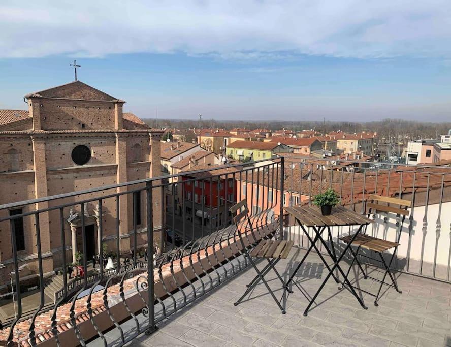 Mansarda Con Vista In Centro A Piacenza Apartment Exterior photo